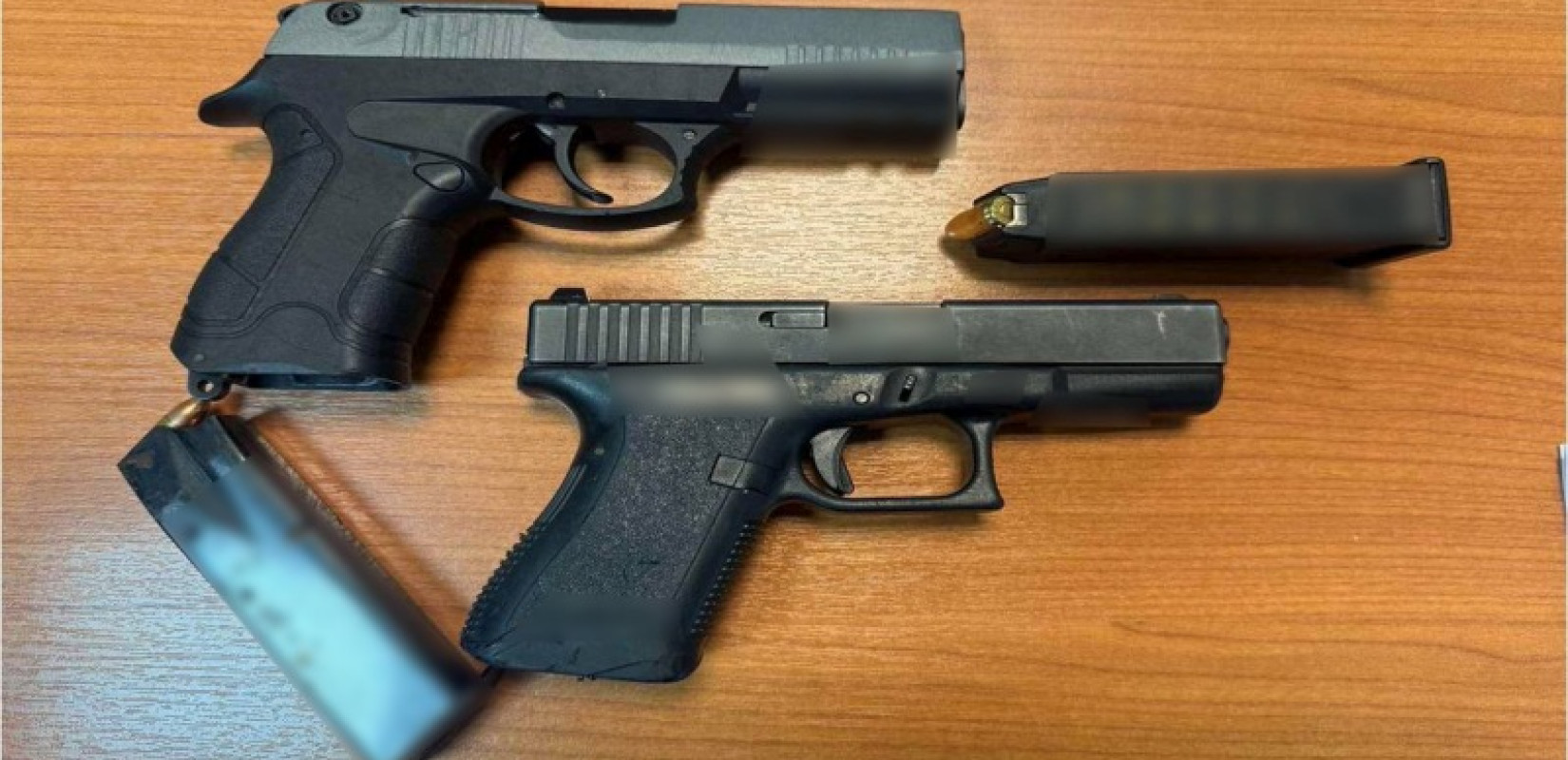 Θεσσαλονίκη: Εντοπίστηκαν όπλα και ναρκωτικά σε διαμέρισμα Airbnb - Δύο συλλήψεις Θεσσαλονίκη: Εντοπίστηκαν όπλα και ναρκωτικά σε διαμέρισμα Airbnb - Δύο συλλήψεις