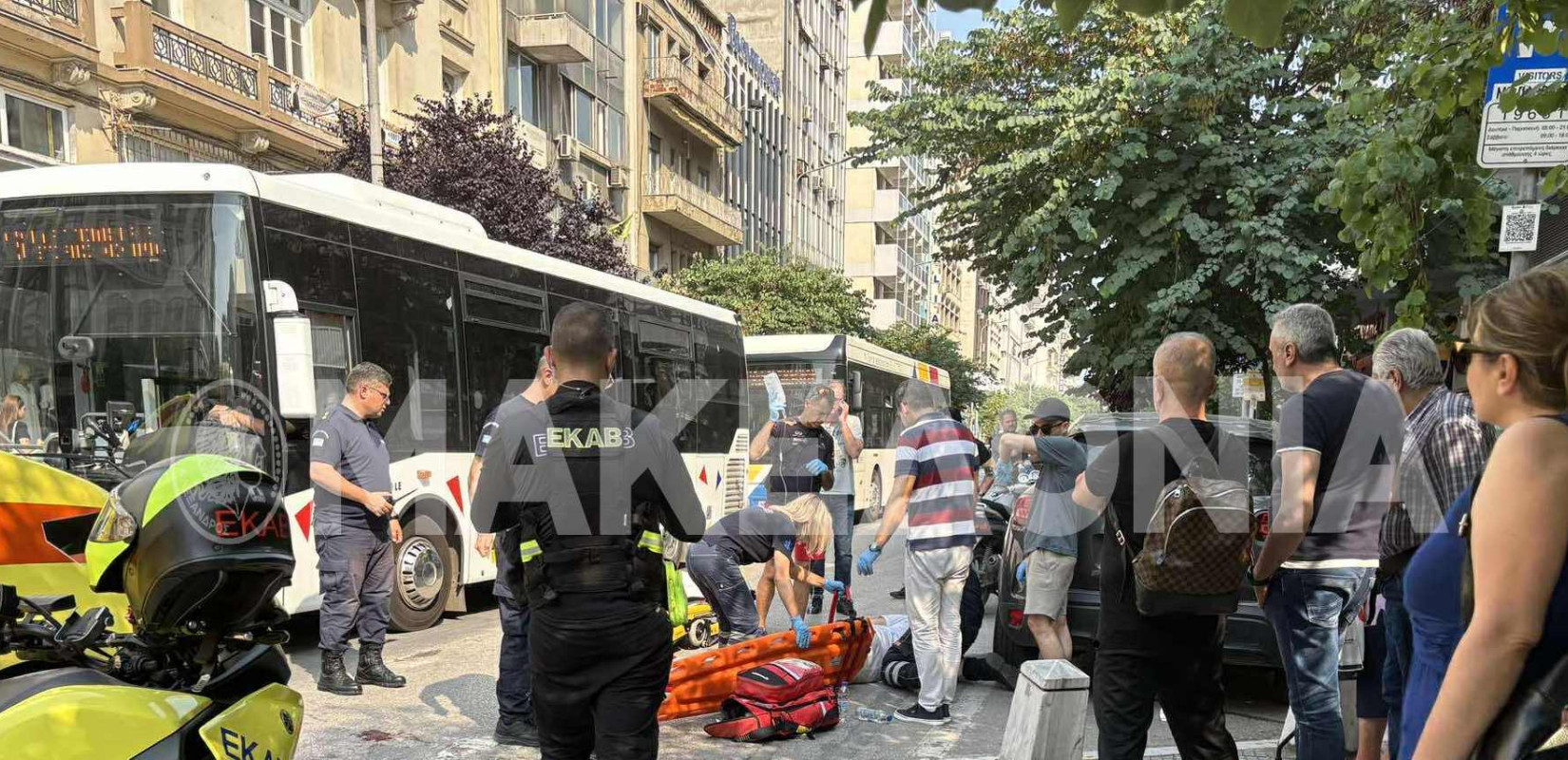 Θεσσαλονίκη: Σφοδρή σύγκρουση μηχανής και πεζού στο κέντρο