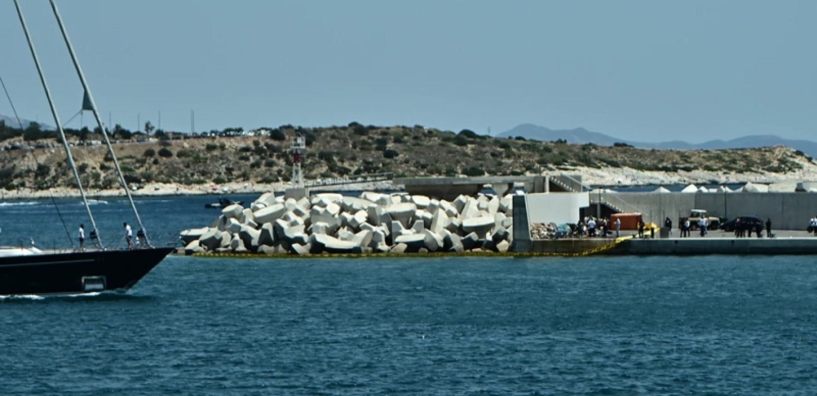 Συνελήφθη ο πιλότος του ελικοπτέρου που έπεσε στη θάλασσα στη Βουλιαγμένη