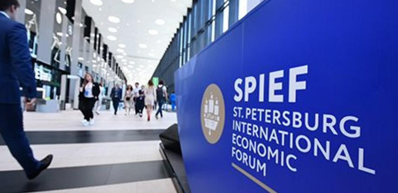 Ρωσία: Η χώρα βρίσκεται στο χείλος της ύφεσης, λέει ο υπουργός Οικονομίας