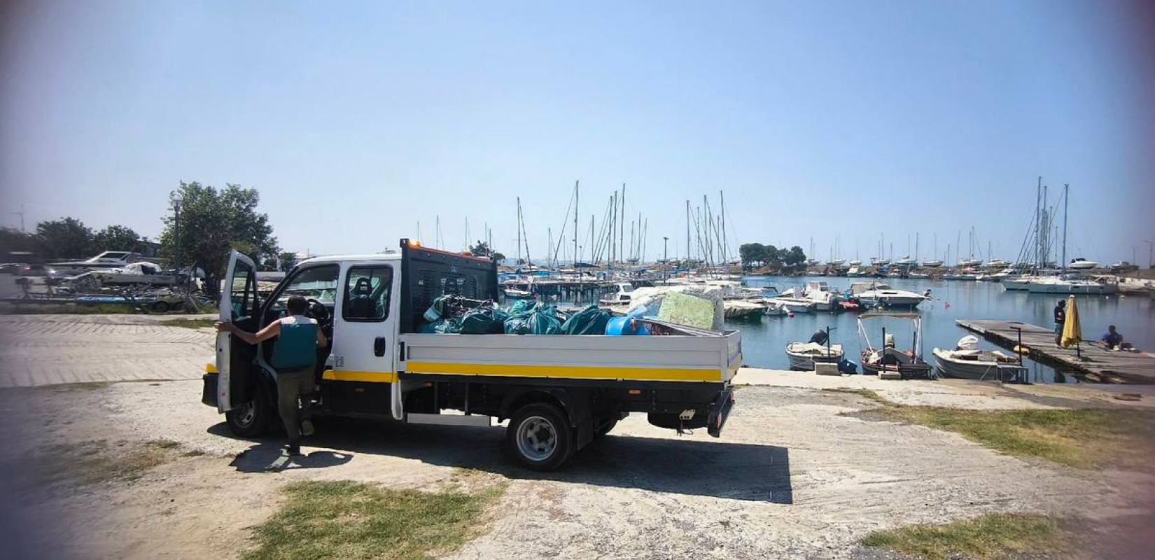 Καλαμαριά: «Τρέχει» ο καθαρισμός ολόκληρης της ακτογραμμής μέσα σε μία ημέρα