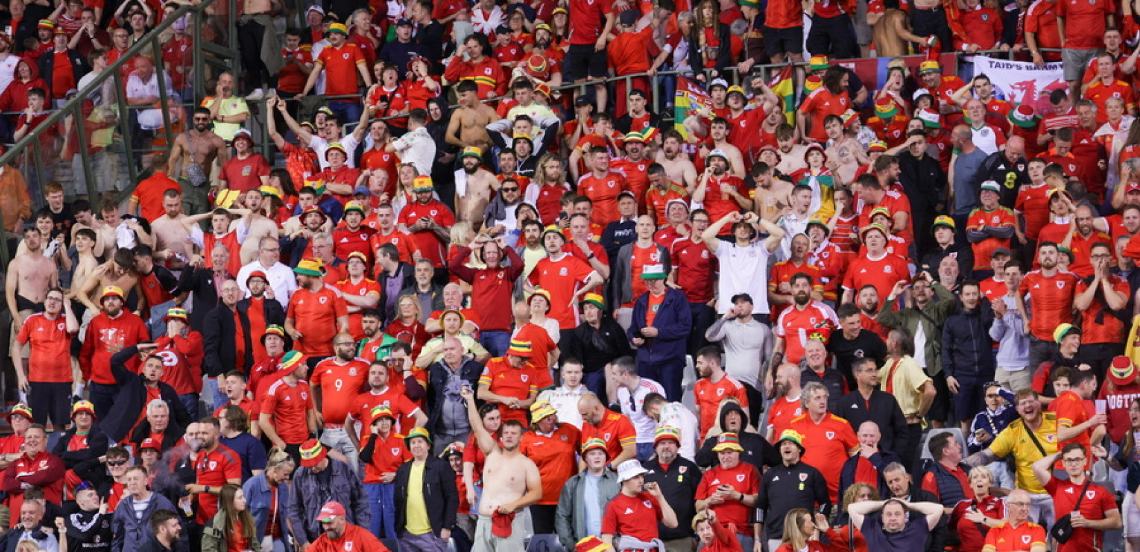 Ουαλός φίλαθλος νοσηλεύεται έπειτα από πτώση από τις κερκίδες στο ματς με το Βέλγιο