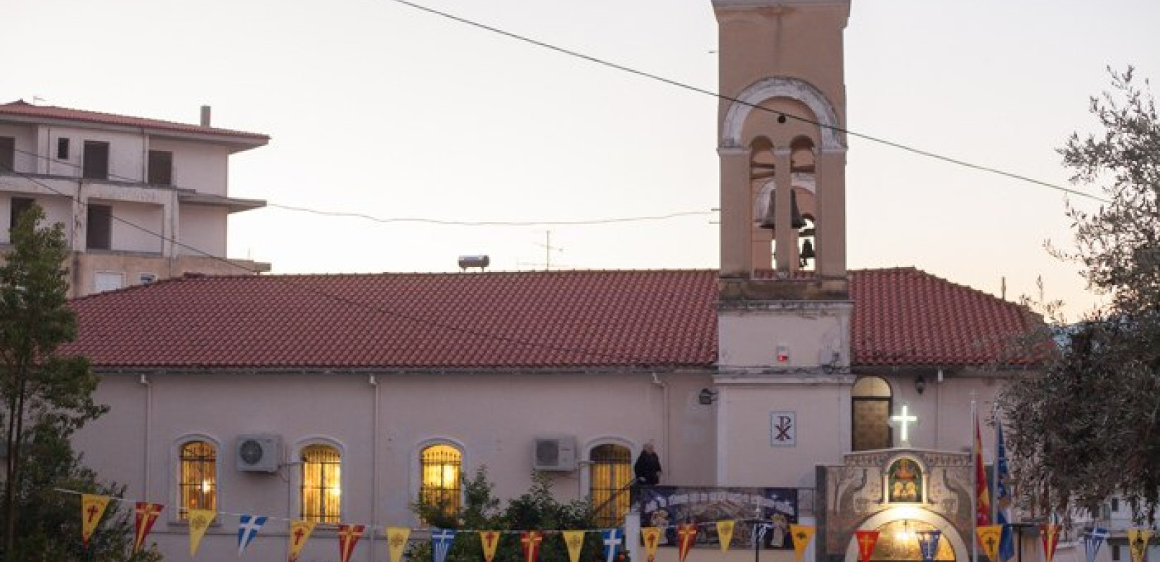 Λαμία: Εισέβαλε στο Ιερό Εκκλησίας βρίζοντας γιατί ξύπνησε από τις καμπάνες