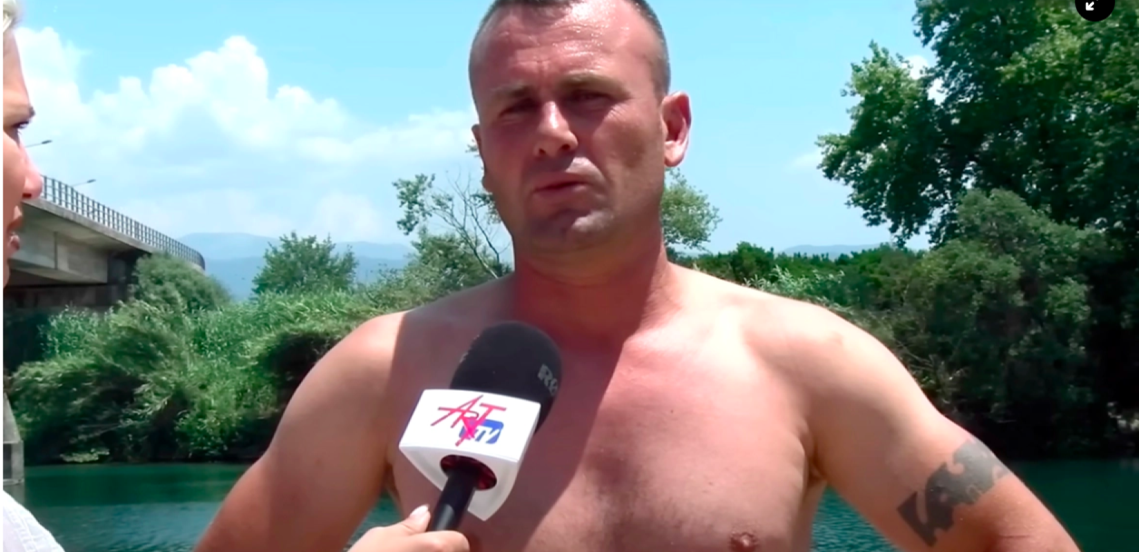 Στο νοσοκομείο με αναπνευστικά προβλήματα ο ήρωας που έβγαλε τα παιδιά από τον Άραχθο Στο νοσοκομείο με αναπνευστικά προβλήματα ο ήρωας που έβγαλε τα παιδιά από τον Άραχθο