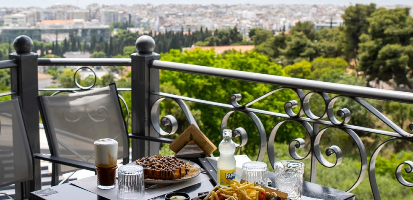 To Κτήμα: Το αγαπημένο all day café bar με απόλυτη θέα σε όλη τη Θεσσαλονίκη