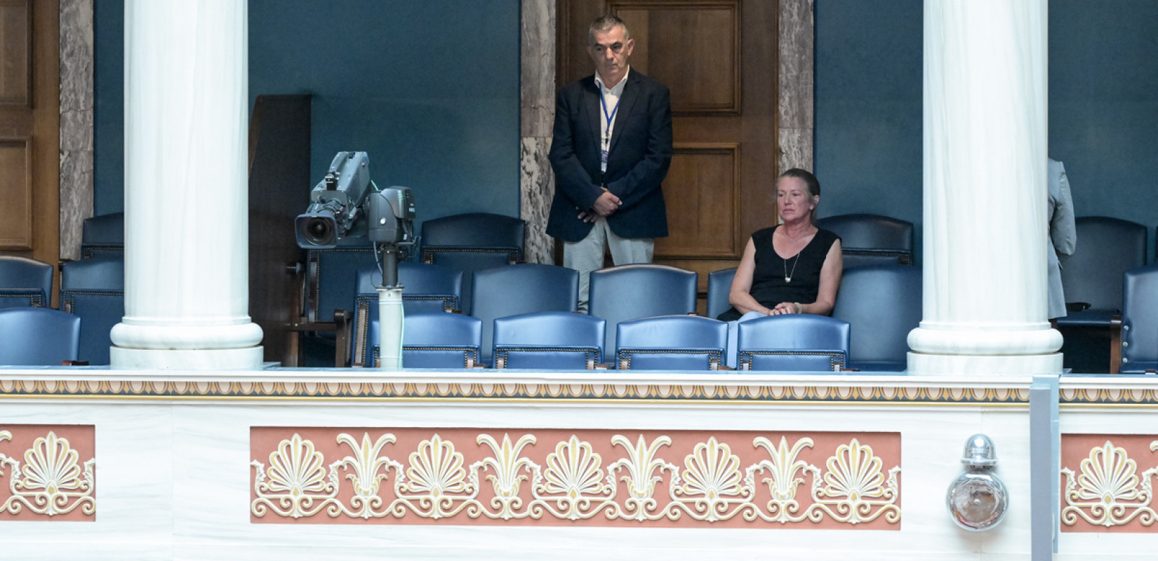 Βουλή- Νέος ΚΟΚ: Στα θεωρεία η μητέρα του Ιάσωνα που έχασε τη ζωή του έξω από το Κοινοβούλιο Βουλή- Νέος ΚΟΚ: Στα θεωρεία η μητέρα του Ιάσωνα που έχασε τη ζωή του έξω από το Κοινοβούλιο