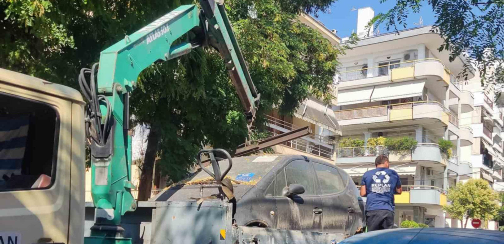 Δήμος Καλαμαριάς: Επιχείρηση απομάκρυνσης εγκαταλελειμμένων ΙΧ