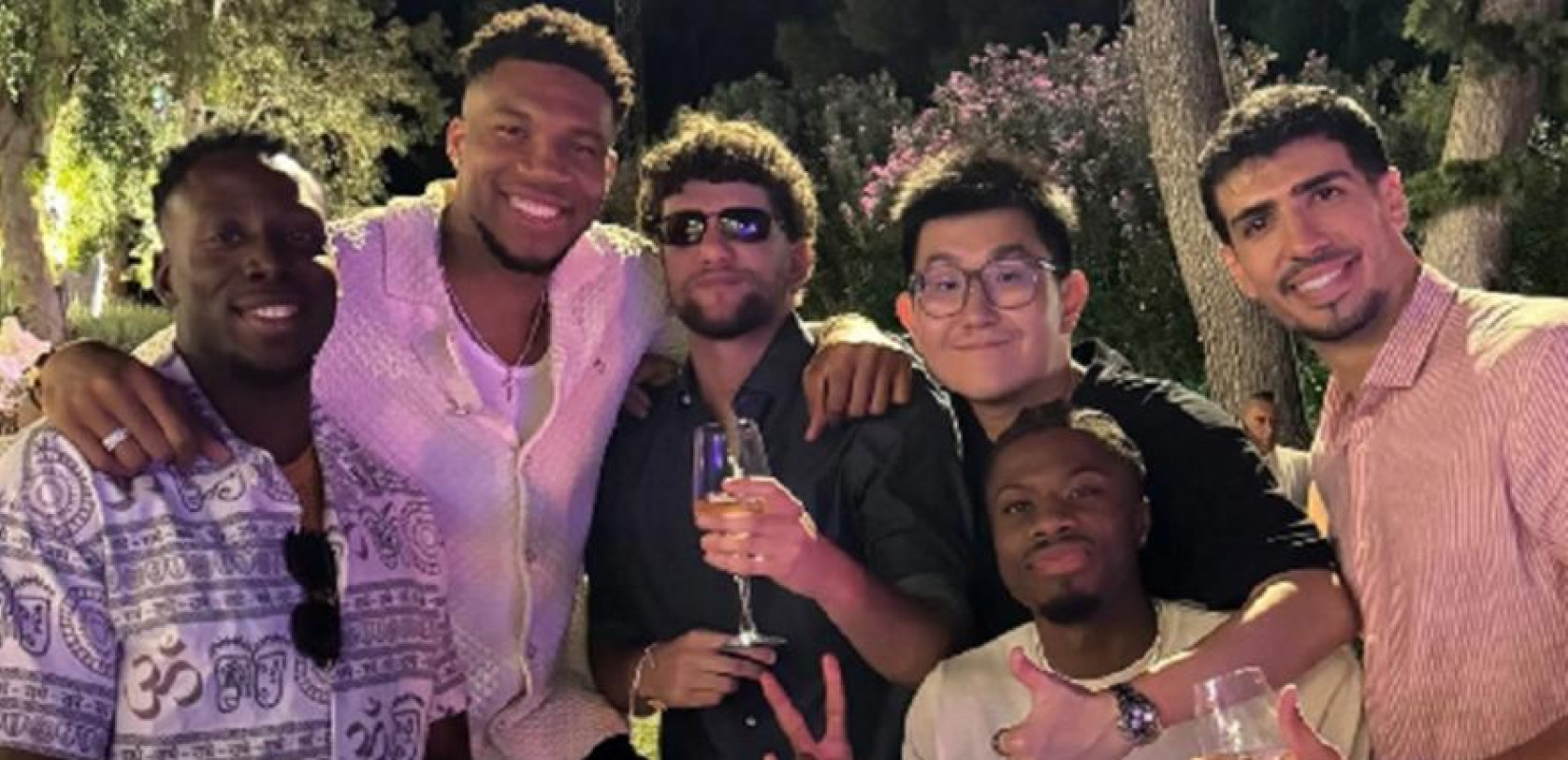 Μπάσκετ: Ο Γιάννης Αντετοκούνμπο στην Ελλάδα παρέα με τον νέο ιδιοκτήτη του Άρη