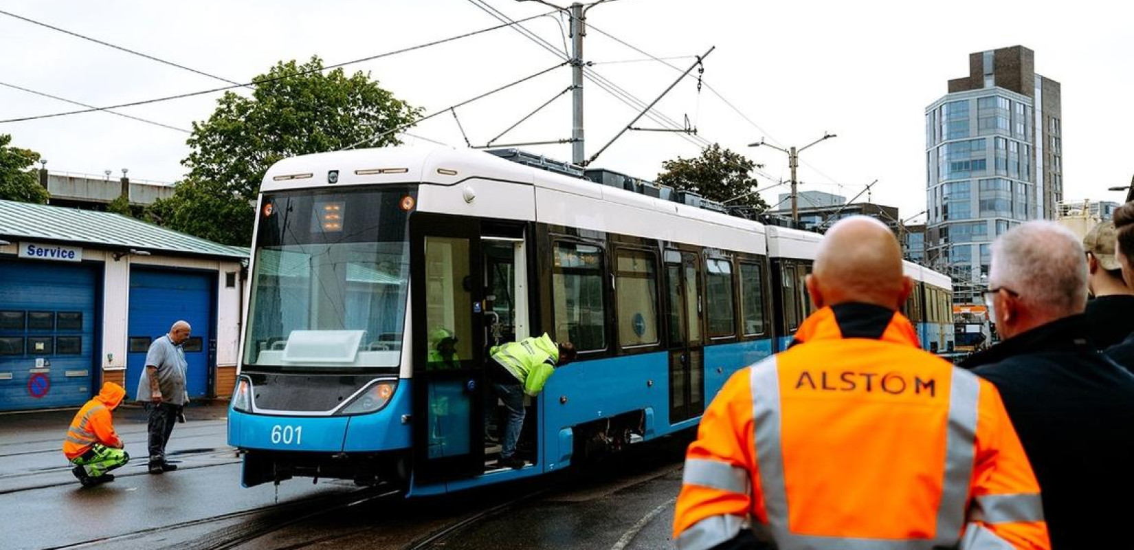 Σουηδία: Τραμ εκτροχιάσθηκε και κατέληξε μέσα σε μια πιτσαρία