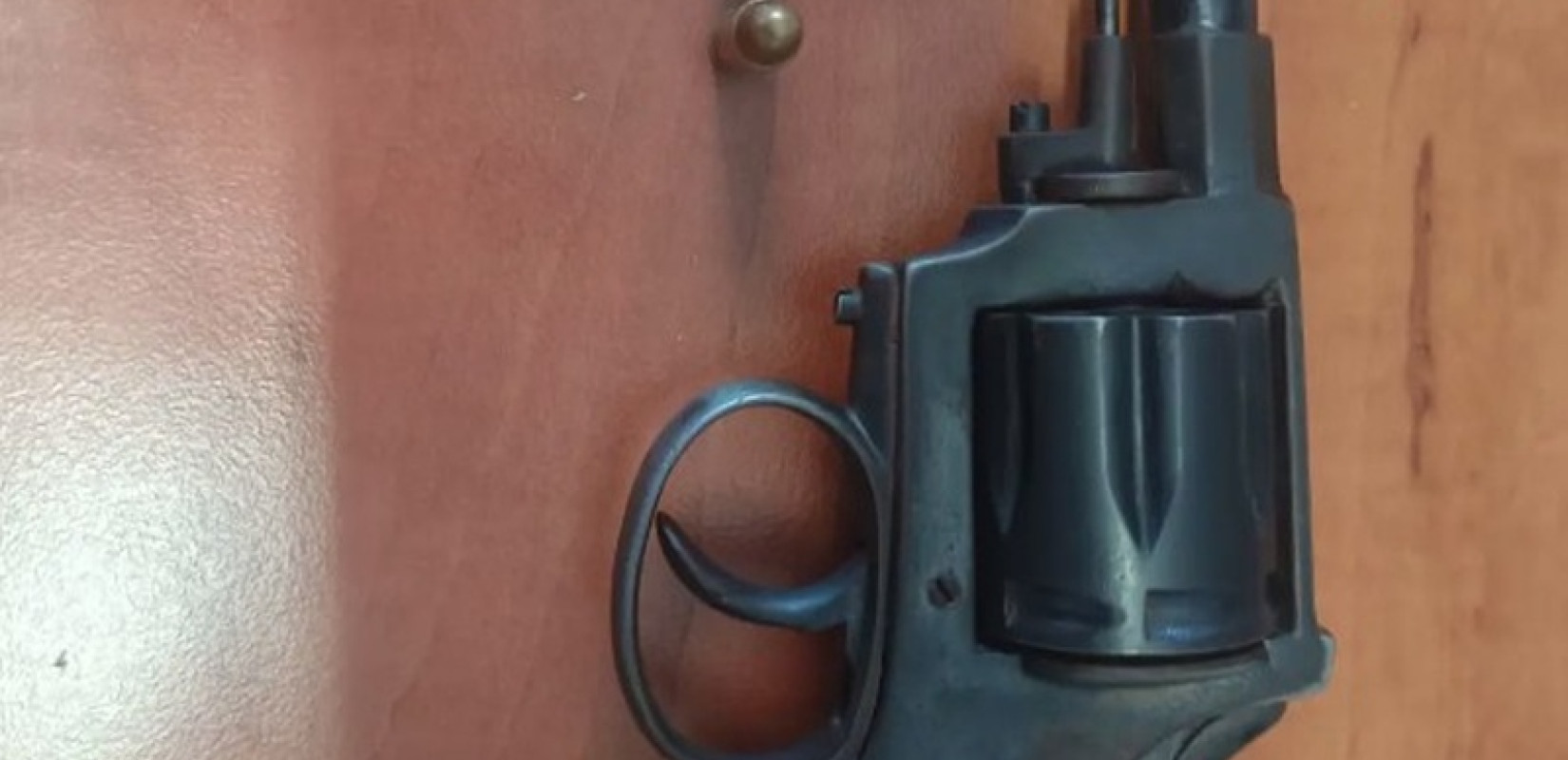 Αγία Βαρβάρα: Χειροπέδες σε 45χρονο δραπέτη φυλακών - Συνελήφθη και η γυναίκα που τον υπέθαλπε