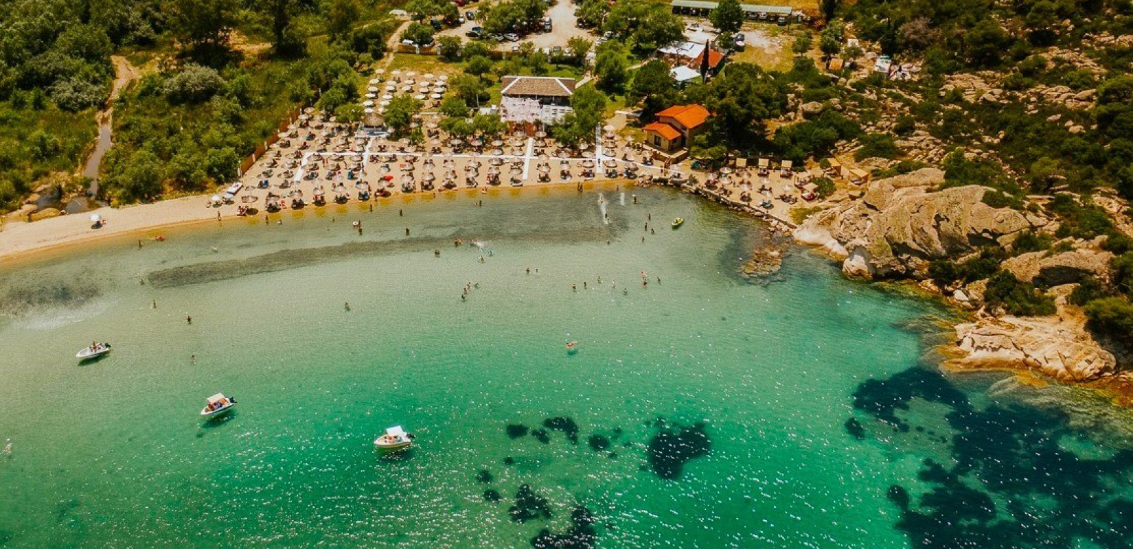 Talgo Beach Bar: Η απόλυτα premium εμπειρία στη Βουρβουρού Χαλκιδικής