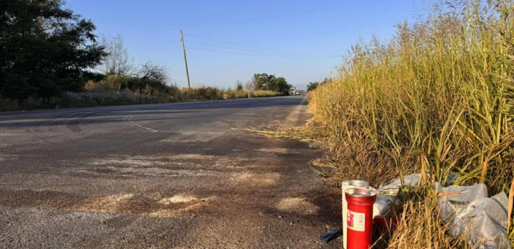 Χαλκηδόνα: Λουλούδια και κεριά στο σημείο του δυστυχήματος - Σήμερα το τελευταίο αντίο σε πατέρα και γιο