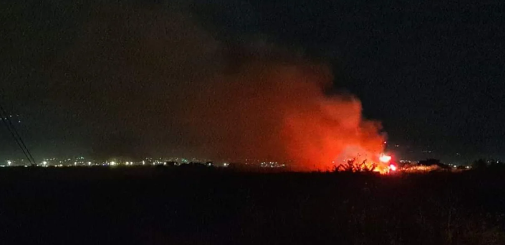 Θεσσαλονίκη: Συνεχίζεται η μάχη με τις φλόγες στα Τσαΐρια - Καίγονται ελαστικά και απορρίμματα (βίντεο)
