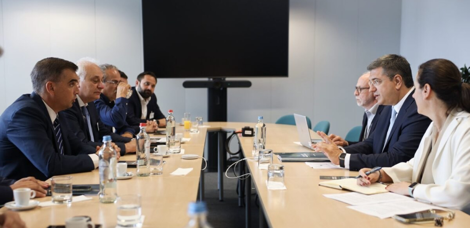 Βρυξέλλες: Συνάντηση του Ελληνικού Δικτύου Ανθεκτικών Πόλεων με τον Ευρωπαίο Επίτροπο Απόστολο Τζιτζικώστα