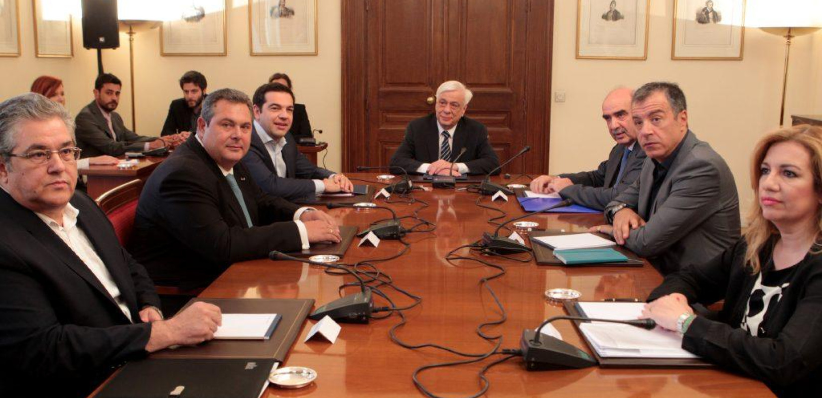 Στο φως τα πρακτικά του Συμβουλίου Πολιτικών Αρχηγών το 2015 – Οι διάλογοι, οι συναινέσεις, η διαμόρφωση «εθνικής γραμμής» Στο φως τα πρακτικά του Συμβουλίου Πολιτικών Αρχηγών το 2015 – Οι διάλογοι, οι συναινέσεις, η διαμόρφωση «εθνικής γραμμής»