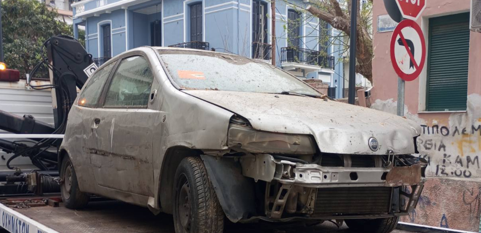 Σε έξι μήνες απομακρύνθηκαν 381 εγκαταλελειμμένα οχήματα από δρόμους της Θεσσαλονίκης