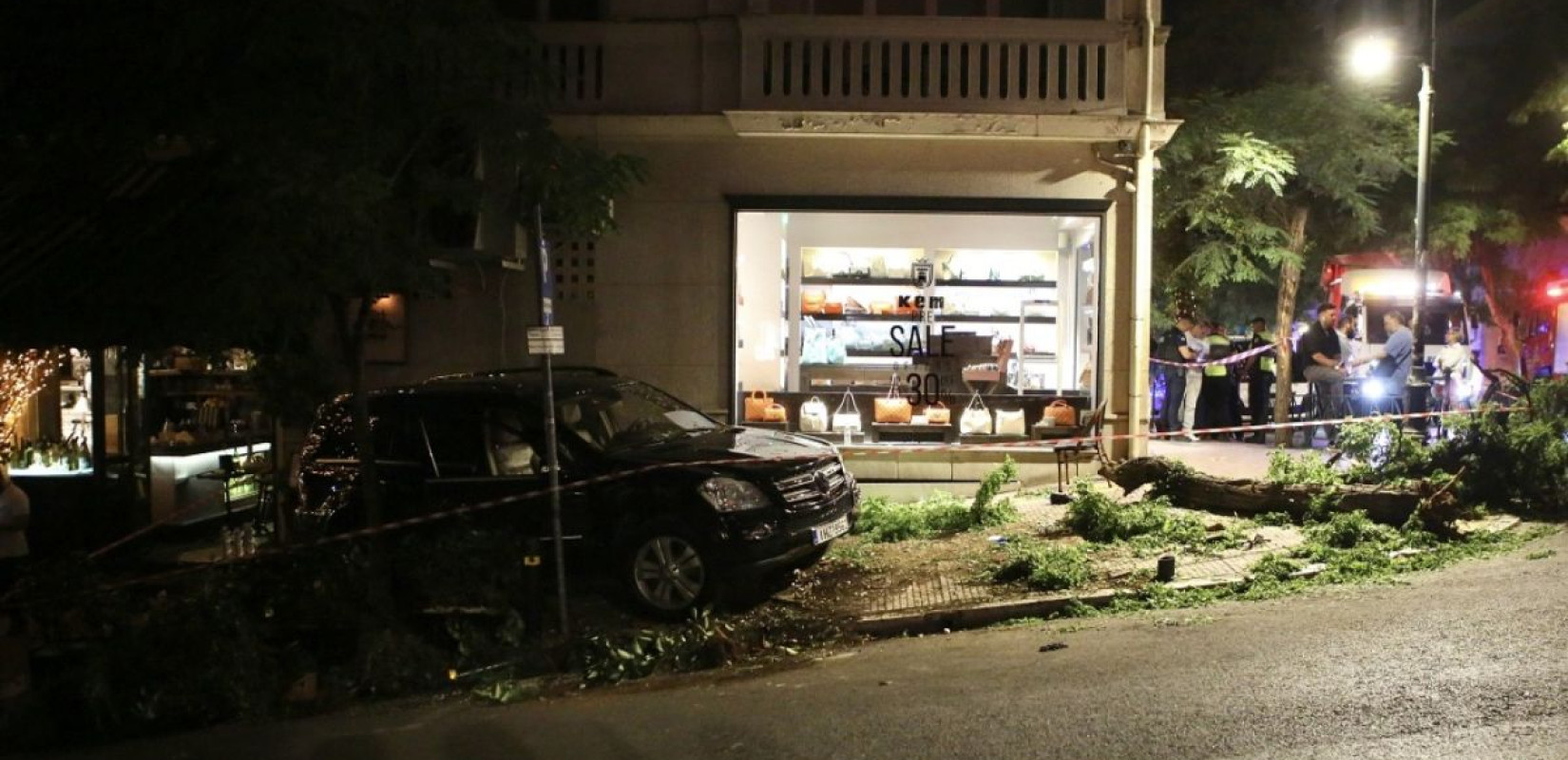 Κολωνάκι: Αυτοκίνητο έπεσε σε εστιατόριο - 11 άνθρωποι τραυματίστηκαν