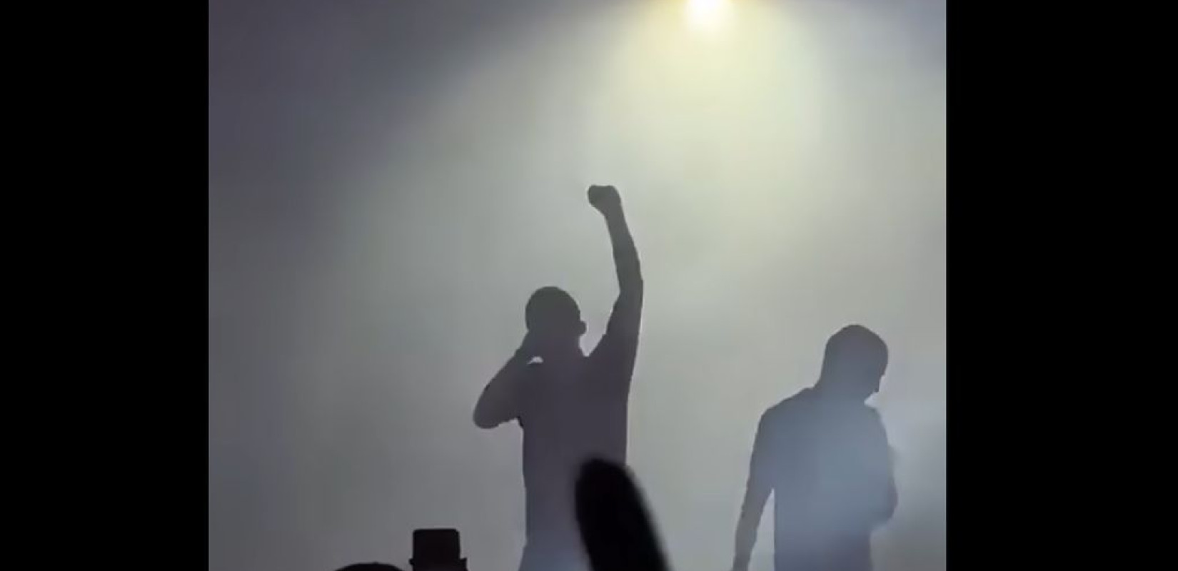 Καλαμαριά: Χαμός στη συναυλία του Bloody Hawk στο γήπεδο του Απόλλωνα - Στη σκηνή εμφανίστηκε και ο ΛΕΞ (βίντεο)