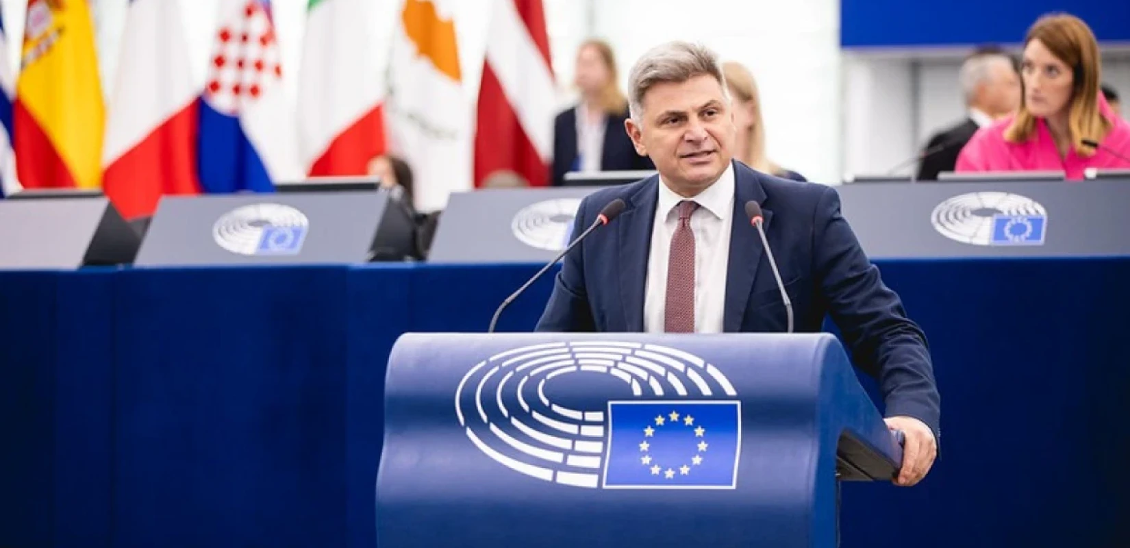 Ν. Φαραντούρης: «Η δημοκρατία κινδυνεύει απ' τη χειραγώγηση της κοινής γνώμης και του εκλογικού σώματος»