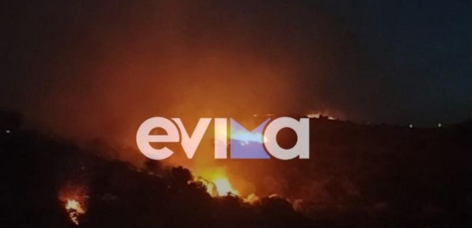 Μαίνεται η φωτιά στην Εύβοια: Mια ανάσα από τα σπίτια οι φλόγες (βίντεο)