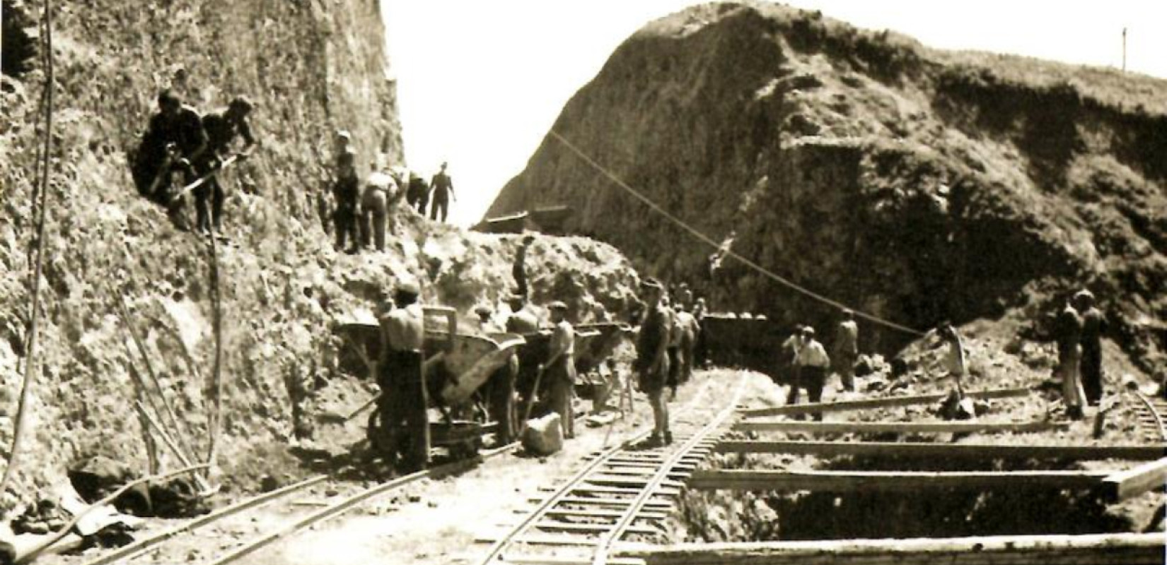 Φθιώτιδα - Σιδηροδρομικός Σταθμός Καρυάς: Χαρακτηρίζεται ιστορικός τόπος εις μνήμην της βαναυσότητας του ναζισμού