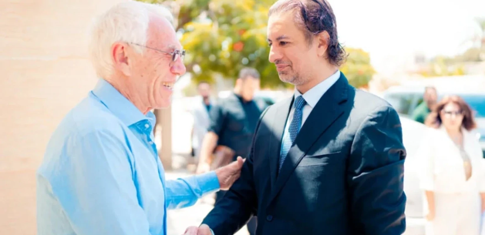 Αιφνιδιαστική επίσκεψη του γιου Χαφτάρ στον πρόεδρο της Ελληνικής Κοινότητας Βεγγάζης