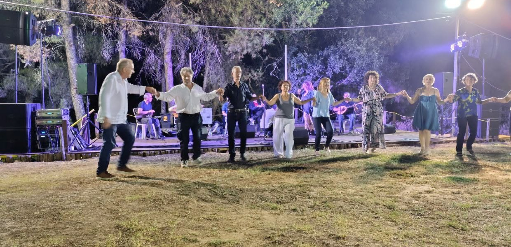 Ωραιόκαστρο: Γλέντι με παραδοσιακούς χορούς και τραγούδια στο Μελισσοχώρι - Δείτε φωτογραφίες