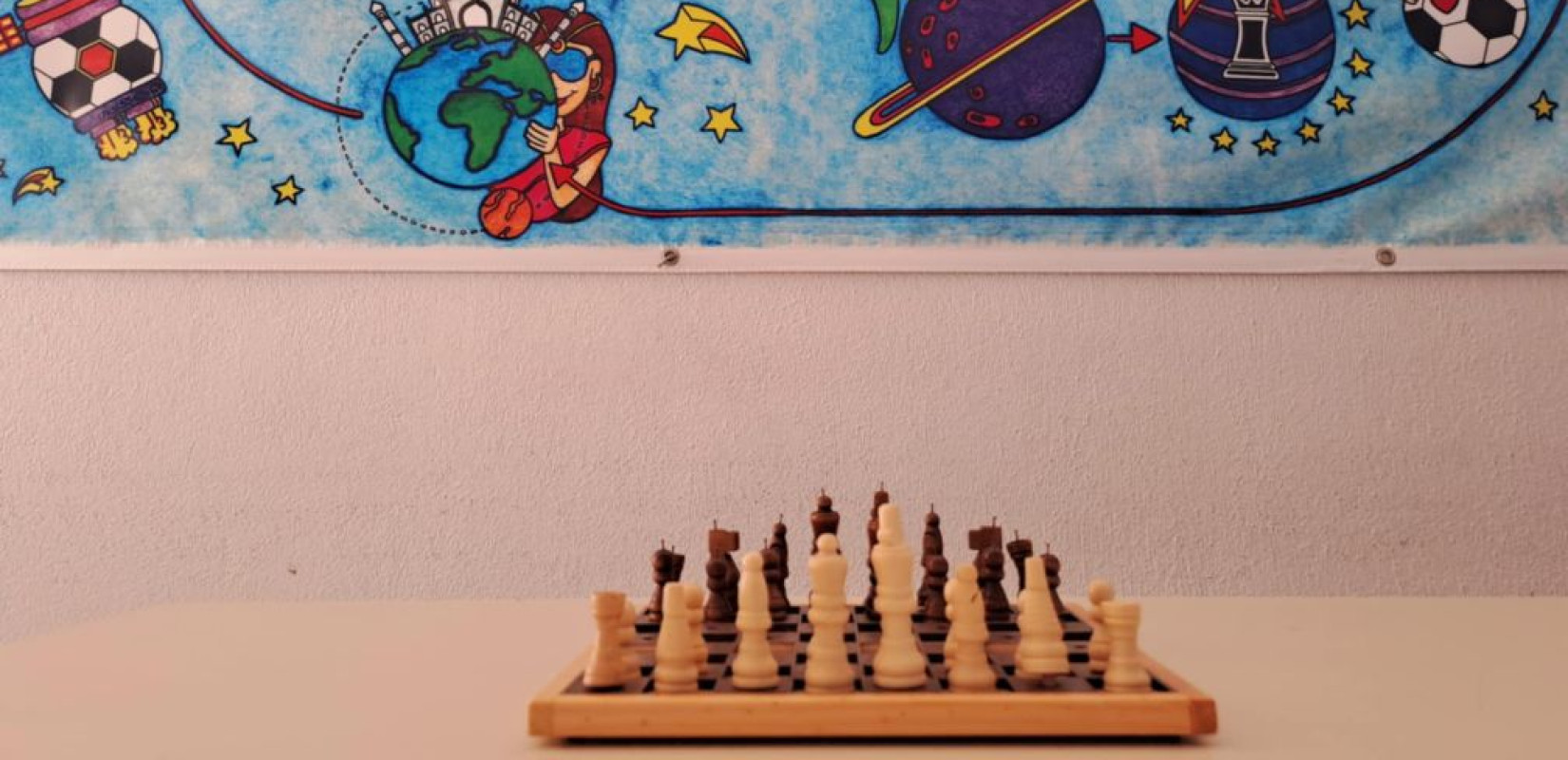 «Σαχ-ματ» στον αποκλεισμό: Ειδική σκακιέρα για μαθητές με προβλήματα όρασης σε 170 σχολεία