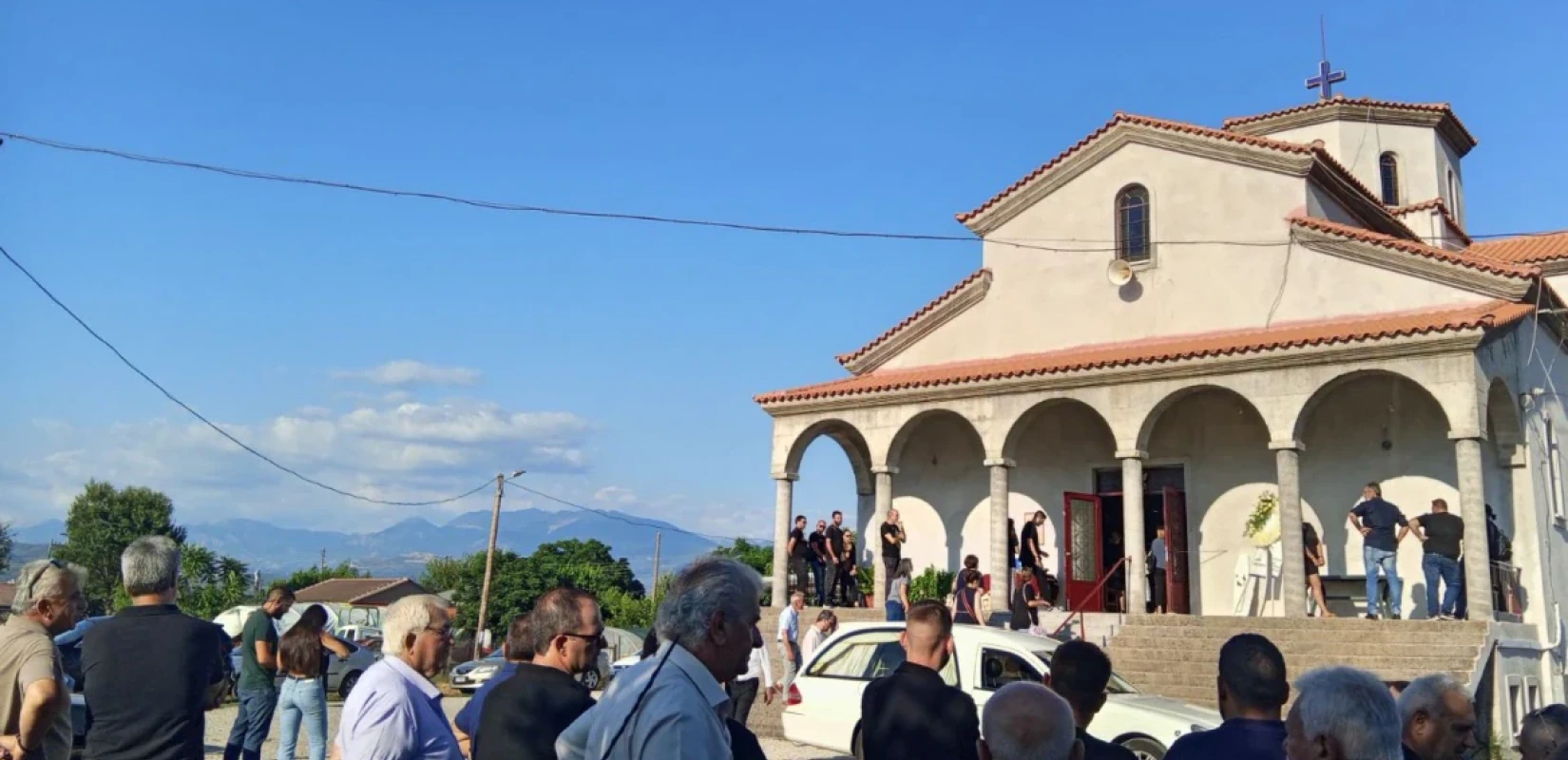 Αγρίνιο: Θρήνος στην κηδεία της 2χρονης Αλεξάνδρας που παρασύρθηκε από το αγροτικό όχημα του πατέρα της