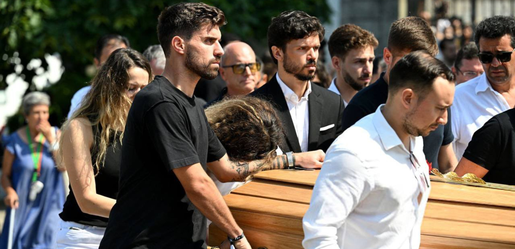 Ράγισαν καρδιές στην κηδεία του Ντιόγκο Ζότα