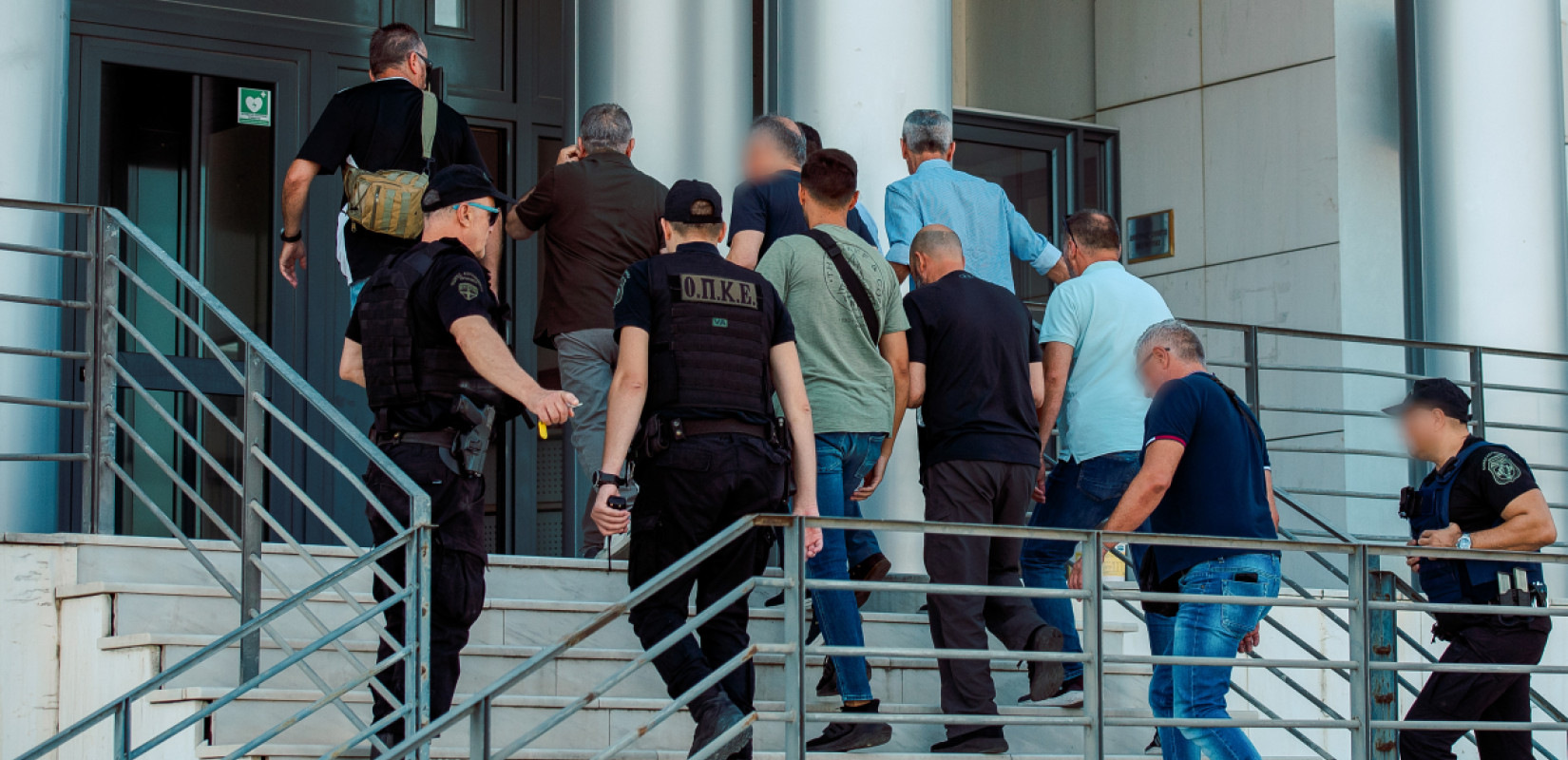 Θεσπρωτία: Προφυλακίστηκαν οι 13 από τους 14 συλληφθέντες τελωνειακούς του μεθοριακού σταθμού Μαυροματίου Θεσπρωτία: Προφυλακίστηκαν οι 13 από τους 14 συλληφθέντες τελωνειακούς του μεθοριακού σταθμού Μαυροματίου