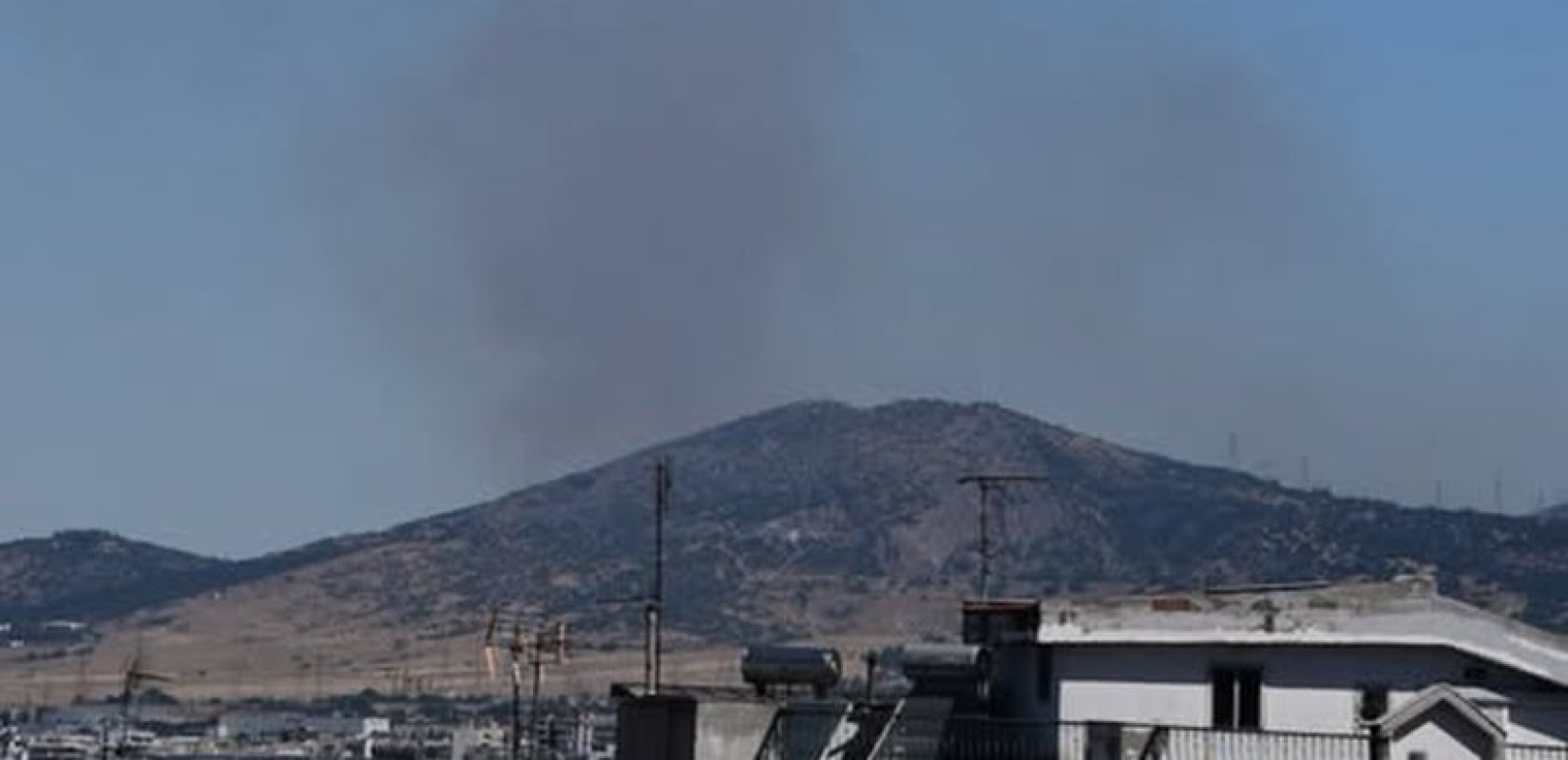 Θεσσαλονίκη: Υπό έλεγχο η φωτιά στον οικισμό Μεσαίο του Δήμου Ωραιοκάστρου