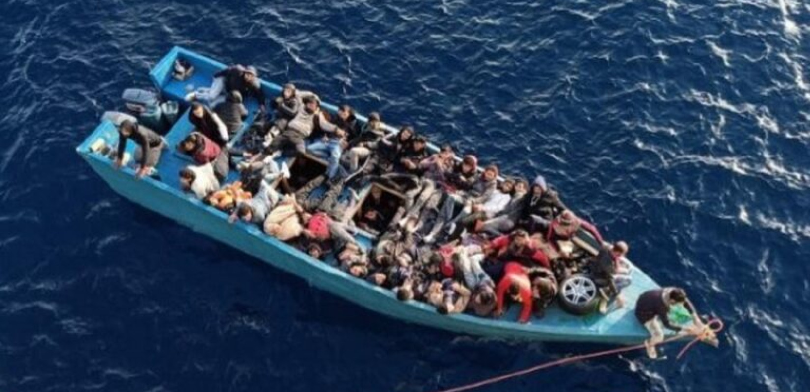 Νέα επιχείρηση διάσωσης στη Γαύδο: Mε λέμβο μεταφέρθηκαν 23 άτομα στο λιμάνι της Παλαιοχώρας