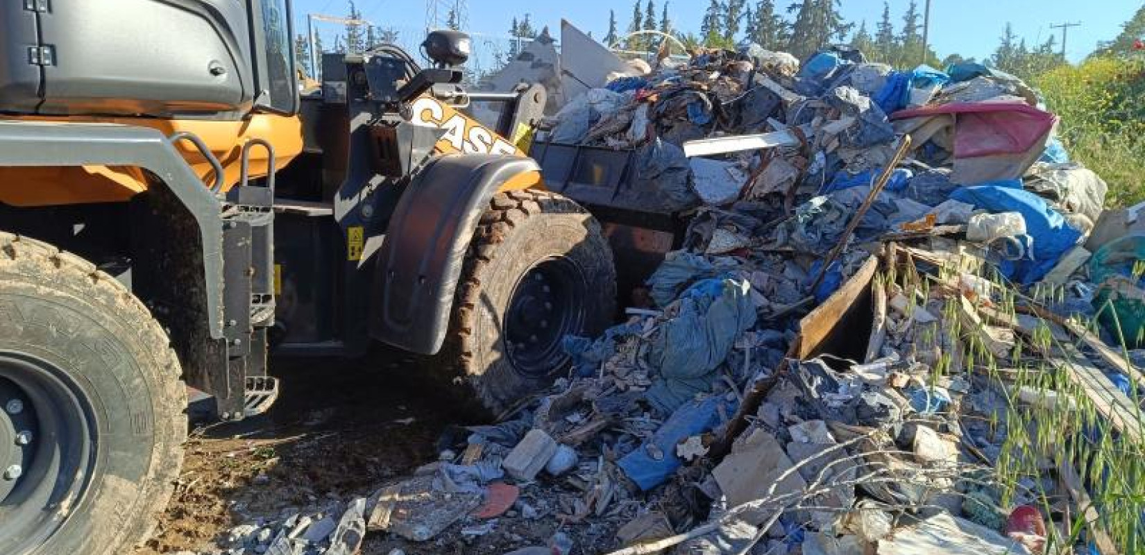 Εύοσμος: «Πνίγεται» στα μπάζα και τα ογκώδη η περιοχή πάνω από την περιφερειακή - «Όλη η Δυτική Θεσσαλονίκη εδώ τα πετάει» λέει ο δήμος