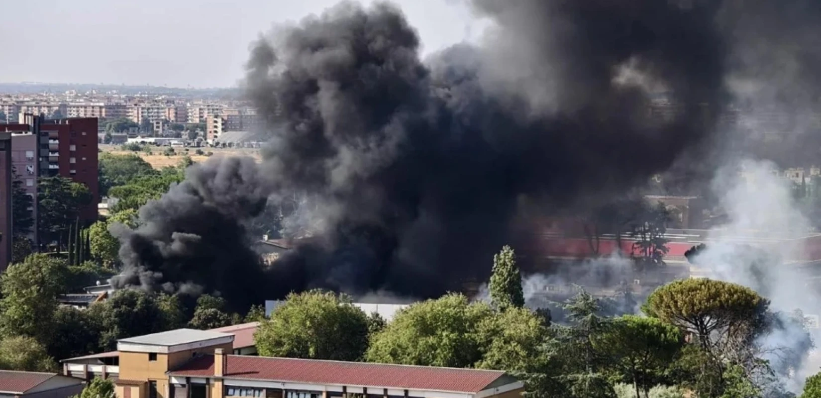 Ισχυρή έκρηξη σε βενζινάδικο στη Ρώμη - Στους 40 οι τραυματίες, ανάμεσά τους αστυνομικοί και πυροσβέστες (βίντεο)