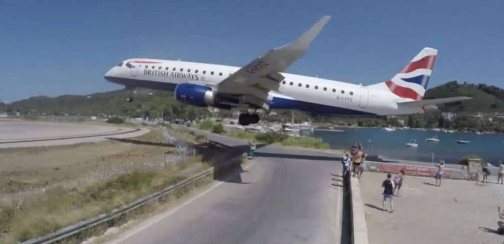 Σκιάθος: Βρετανίδα τουρίστρια τραυματίστηκε κατά την απογείωση αεροσκάφους