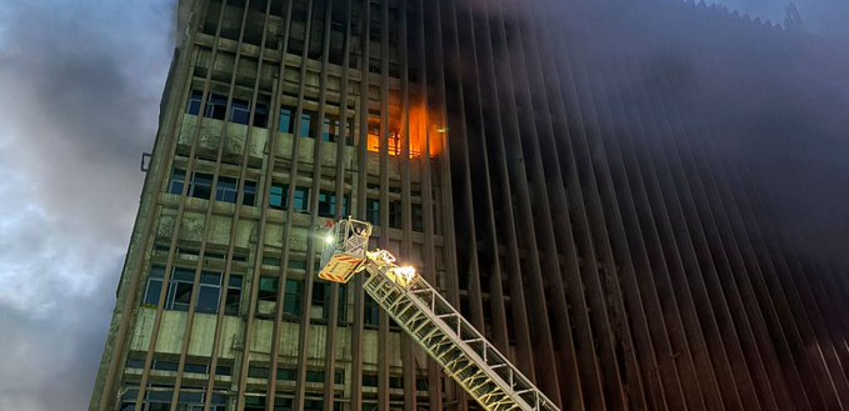 Αίγυπτος: Τέσσερις νεκροί και 22 τραυματίες από πυρκαγιά σε κτίριο τηλεπικοινωνιών (βίντεο)