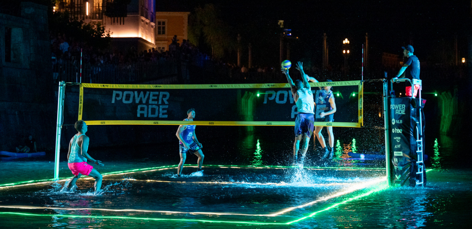 Πρωτάθλημα μπιτς βόλεϊ σε ποτάμι στη Σλοβενία (βίντεο, φωτ.)