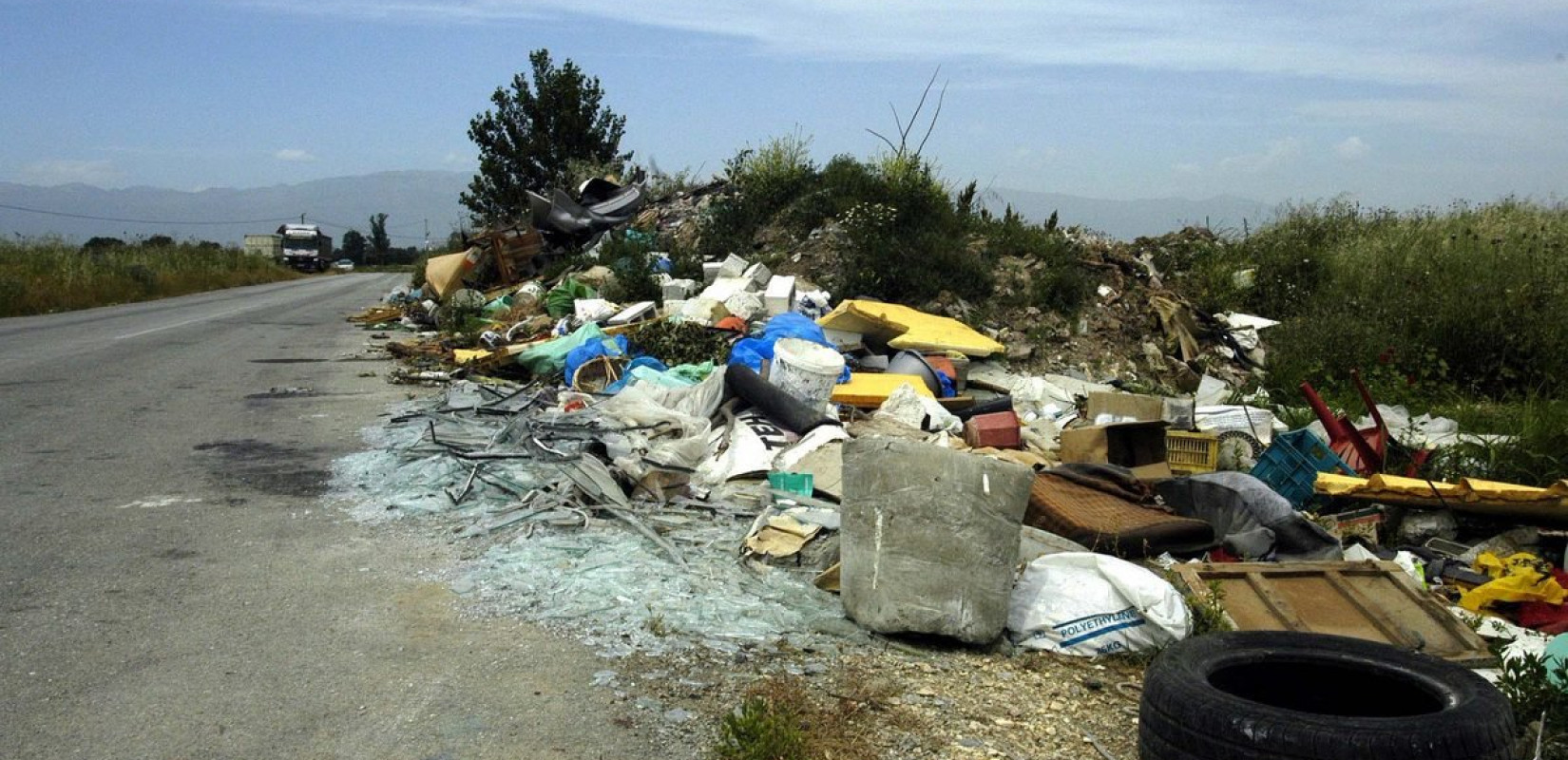 Αλλάζει η διαχείριση απορριμμάτων, βαρύς ο πέλεκυς για όσους πετούν μπάζα