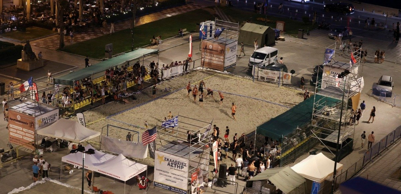 Μπιτς χάντμπολ: Αυλαία στην πλατεία Αριστοτέλους με χαμόγελα και όμορφο θέαμα