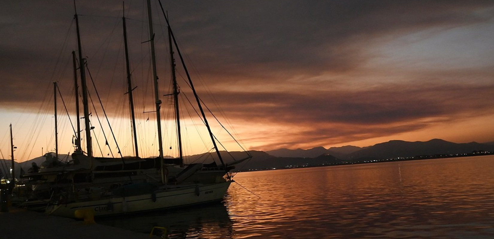 Φωτιά στον Φενεό Κορινθίας: Μάχη με διάσπαρτες εστίες - Κάηκαν πάνω από 11.000 στρέμματα