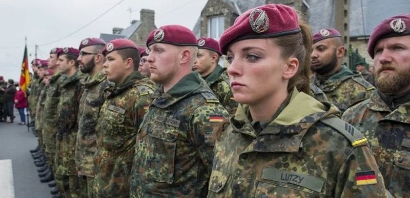 Γερμανία: Η κυβέρνηση καταδικάζει περιστατικά βίας στους κόλπους μονάδας αλεξιπτωτιστών