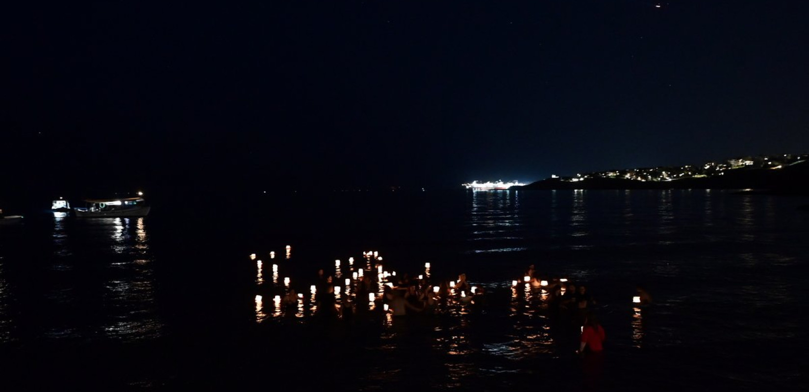 Συγκίνηση στις εκδηλώσεις μνήμης για την 7η επέτειο από τη φονική πυρκαγιά στο Μάτι