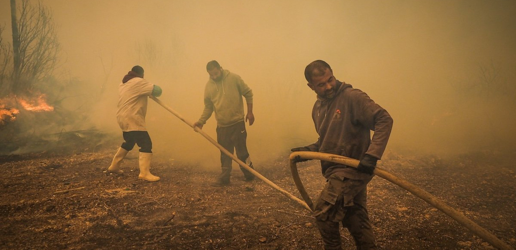 Εύβοια: Εκτός ελέγχου η πυρκαγιά στον Πισσώνα, δύο πυροσβεστικά οχήματα παραδόθηκαν στις φλόγες