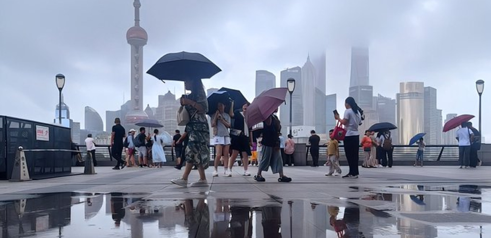 Κίνα: Εκατοντάδες χιλιάδες άνθρωποι απομακρύνθηκαν από τα σπίτια τους στη Σανγκάη λόγω τροπικής καταιγίδας