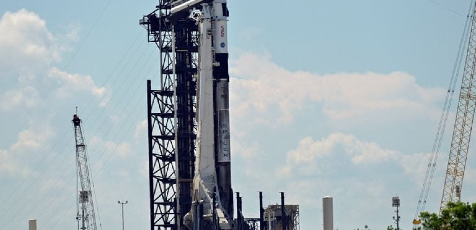 ΗΠΑ: Αναβλήθηκε για αύριο, λόγω κακοκαιρίας, η εκτόξευση του διαστημοπλοίου της SpaceX από τη Φλόριντα