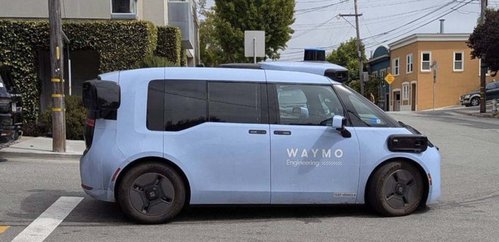 Έρευνα εξηγεί πως τα ρομποτικά ταξί χωρίς οδηγό μειώνουν τα ατυχήματα με πεζούς έως και 92%