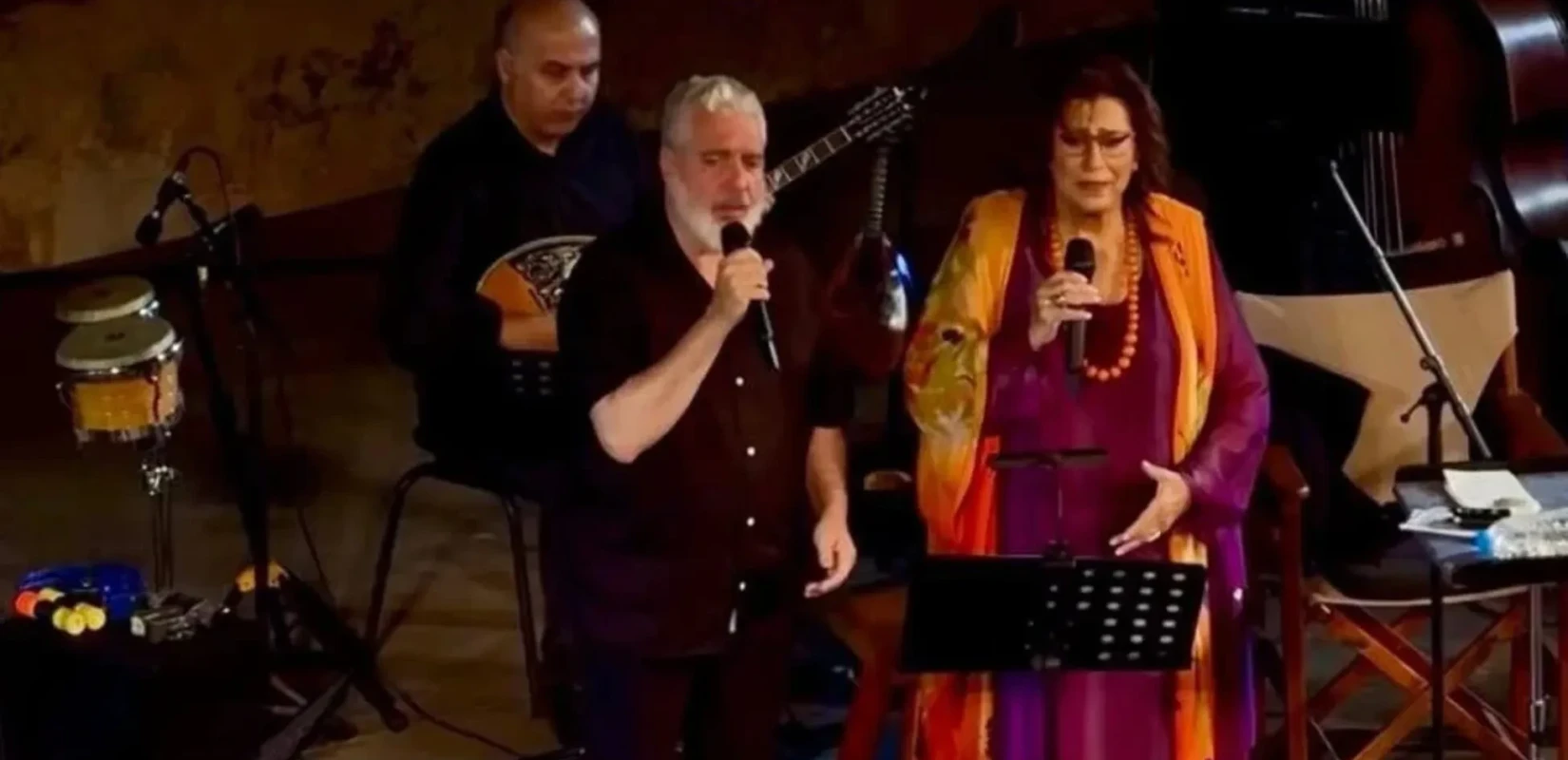 Αντιδράσεις για την κίνηση της Μ. Φαραντούρη να αφιερώσει τραγούδι του Θεοδωράκη στην Λ. Μενδώνη