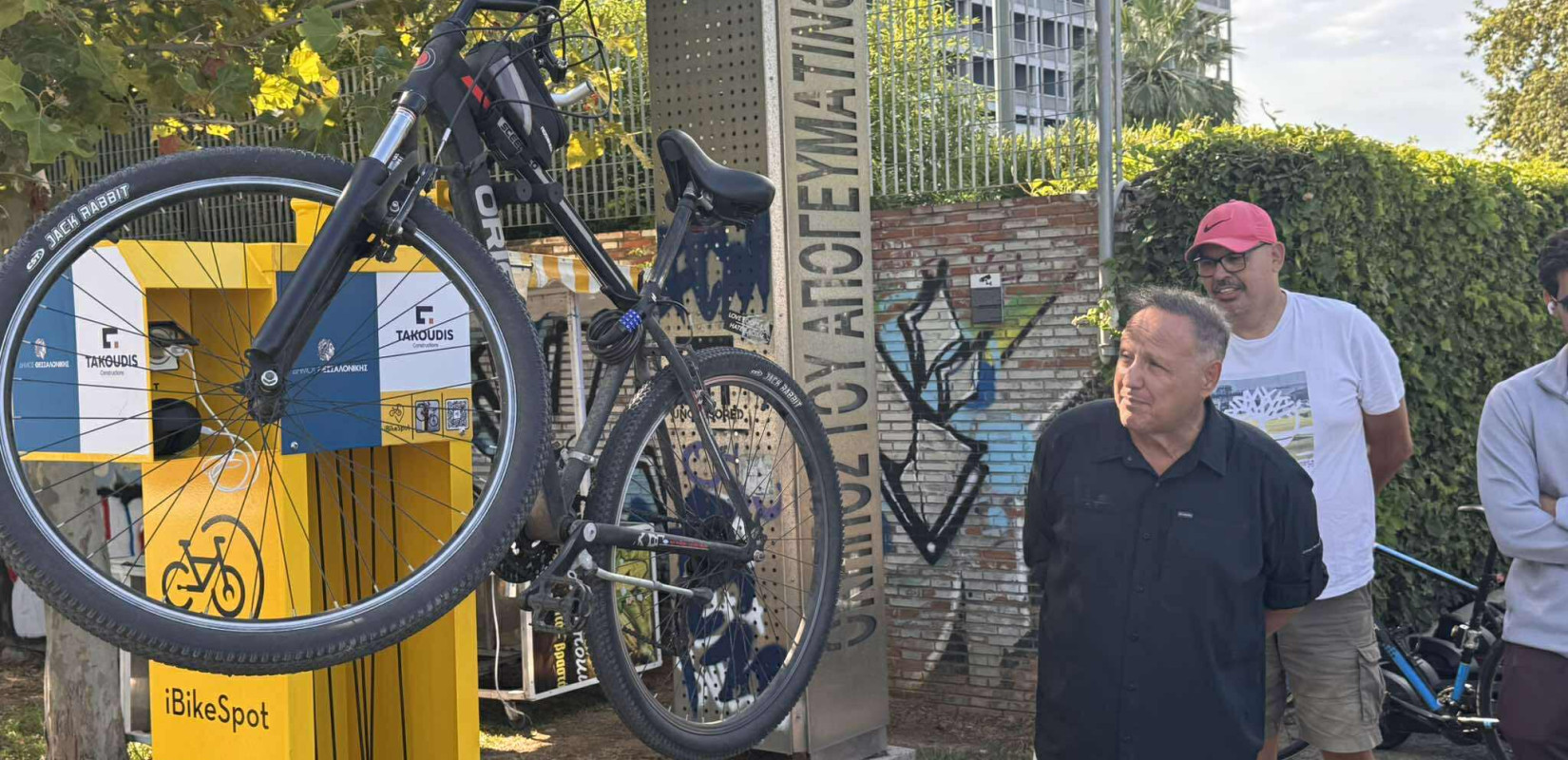 Θεσσαλονίκη: Δύο σύγχρονοι σταθμοί επισκευής ποδηλάτων τοποθετήθηκαν στη Νέα Παραλία (βίντεο)
