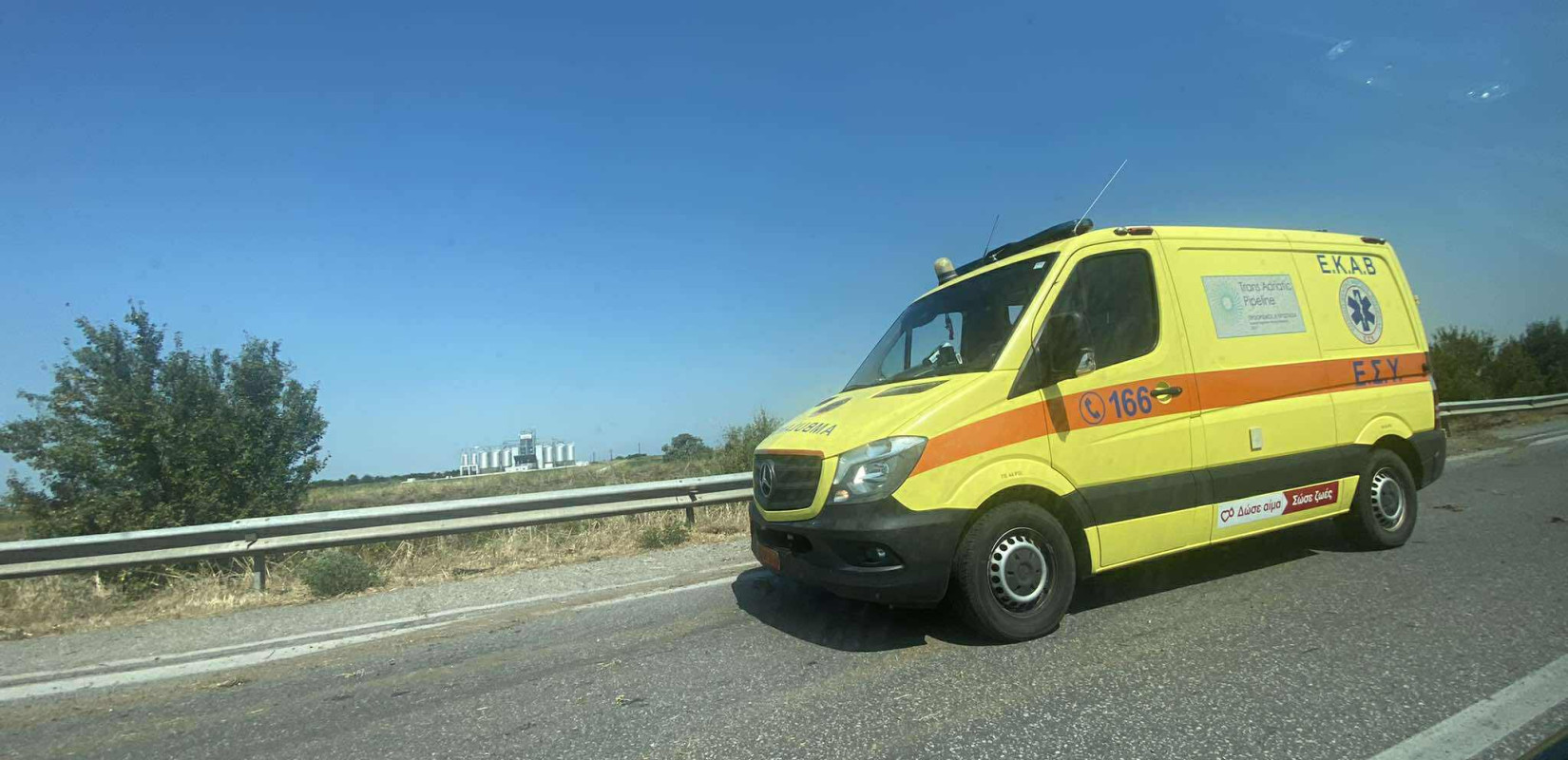 Αγρίνιο: Ασθενοφόρο του ΕΚΑΒ βγήκε εκτός δρόμου - Πέθανε στα χέρια διασωστών 50χρονη